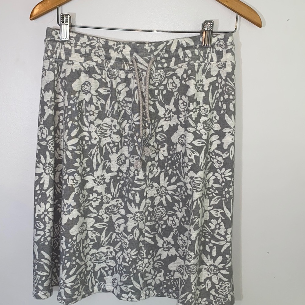 Soft Surroundings gray floral tie waist  skirt